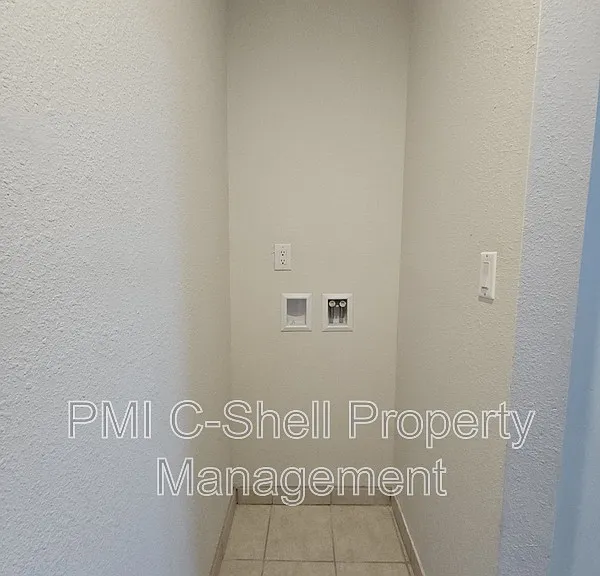 3409 Green Briar Cir #2 — Photo 3