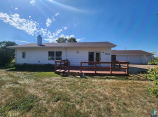 1313 SW 1st St, Madison, SD 57042