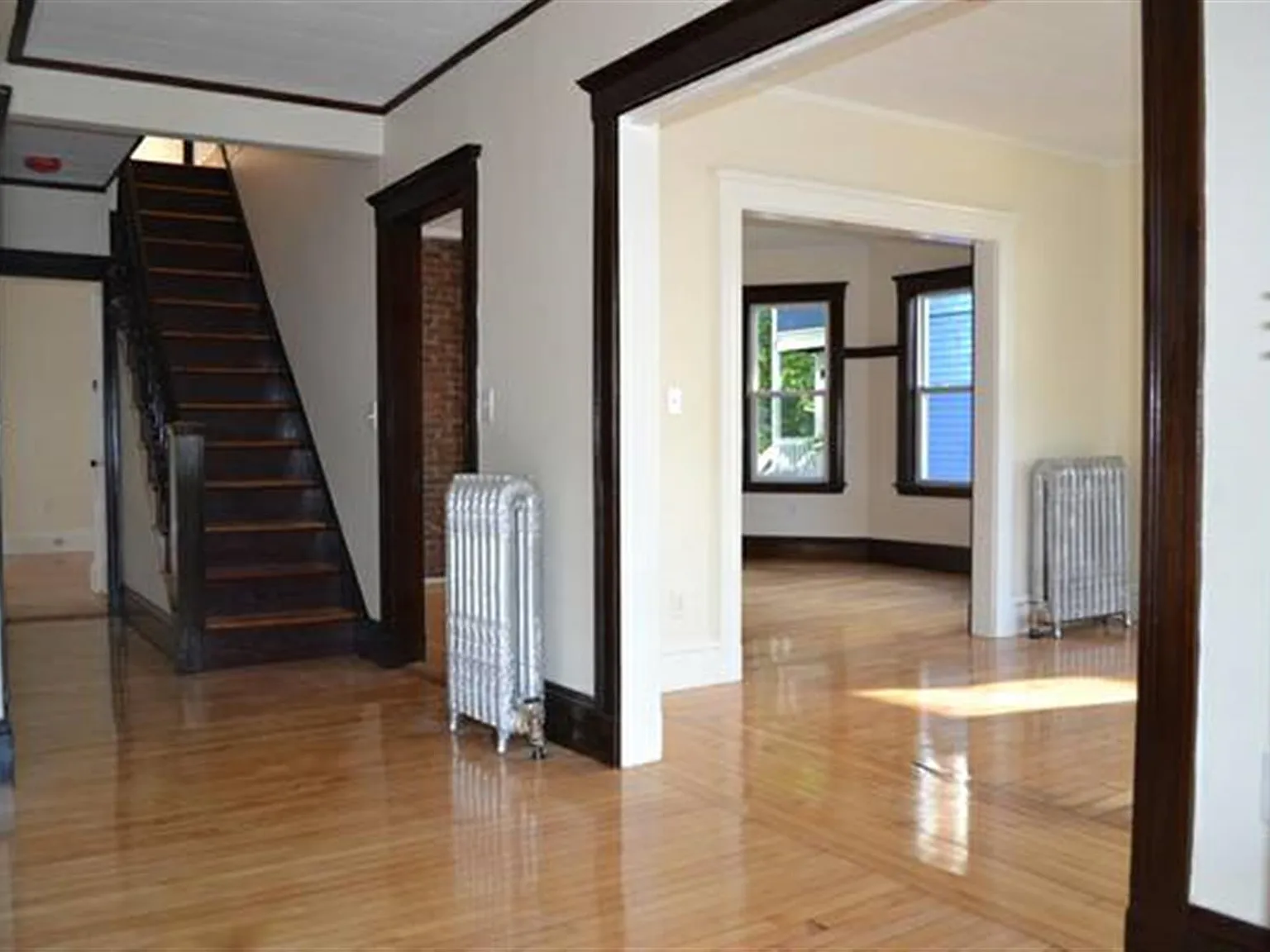 3 bed, 1300 sqft, $3,900 — Photo 2