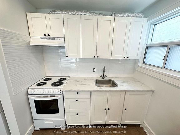 2nd image of 237 Lakeshore Rd E #4