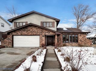 8716 Orchard Dr, Hickory Hills, IL 60457