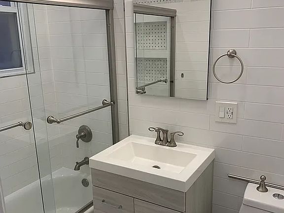 5th image of 2215 47th St #3