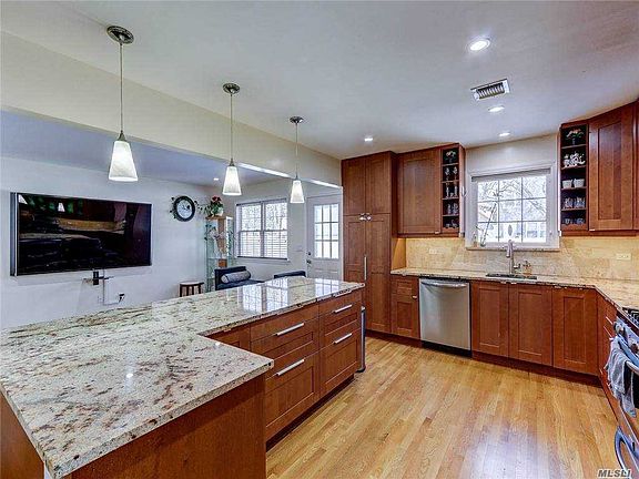 5th image of 605 Washington Ave