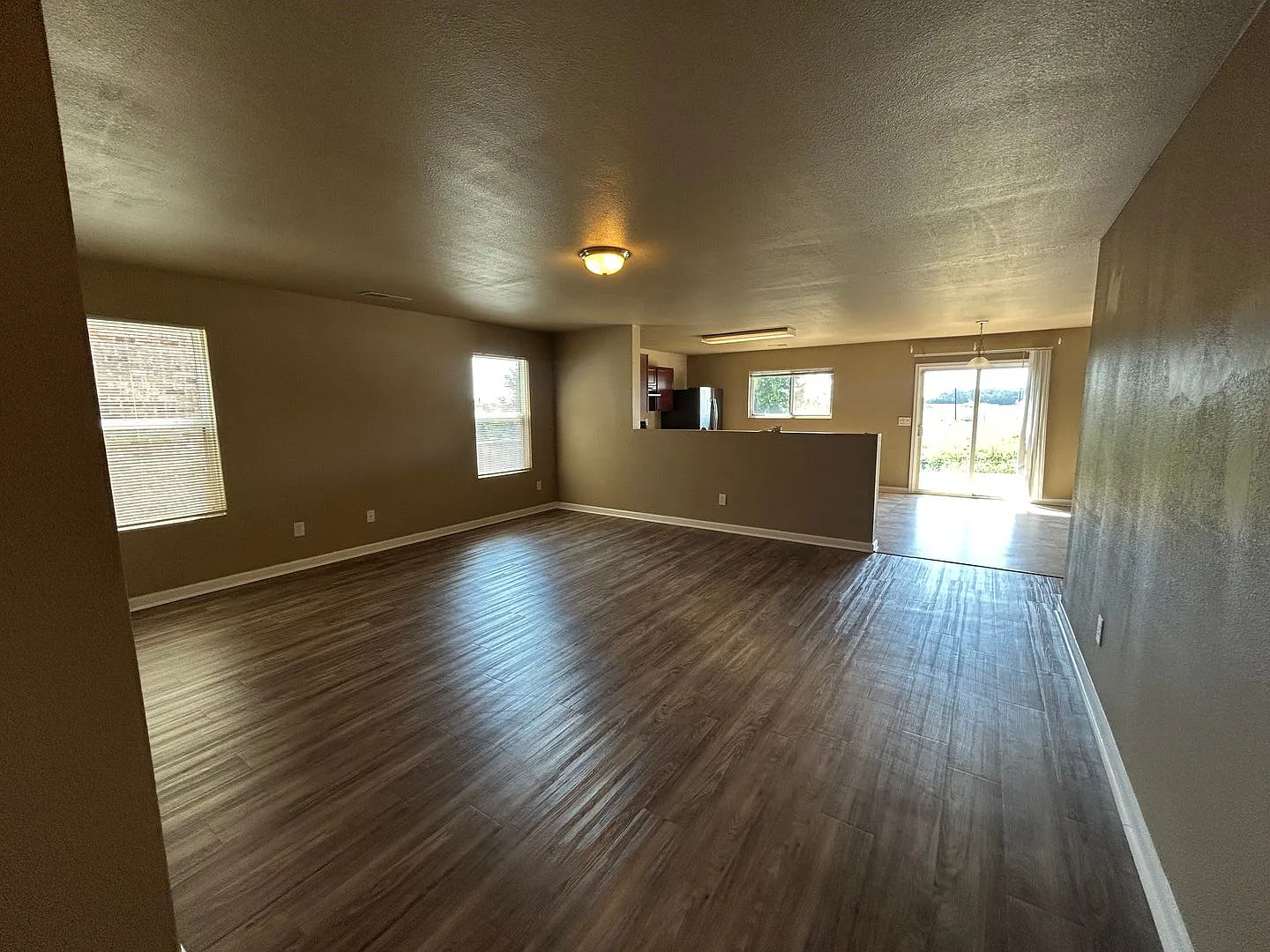 Beautiful 3-Bedroom Home Near Redstone Arsenal & Shopping — Photo 2