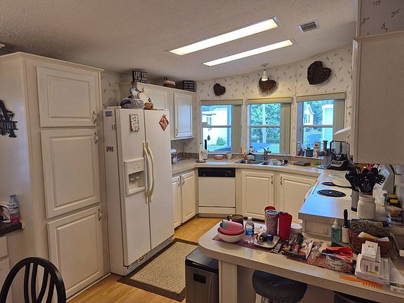 3rd image of 7152 Amora Ave