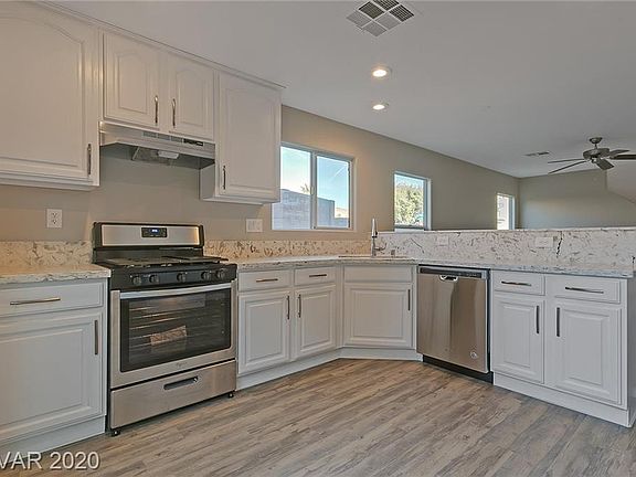 4th image of 551 Queensborough Ave