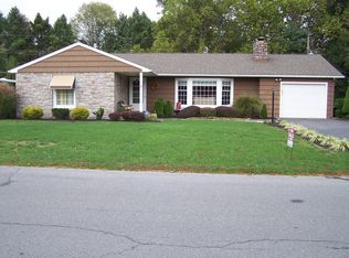 151 Grandview Dr, Shillington, PA 19607