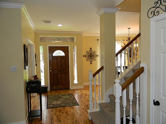 3rd image of 2614 N Mission Cir