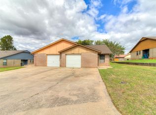 1125 Tall Oaks Dr, Midwest City, OK 73110