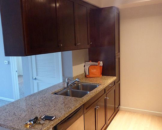 5th image of 1234 6th St APT 410