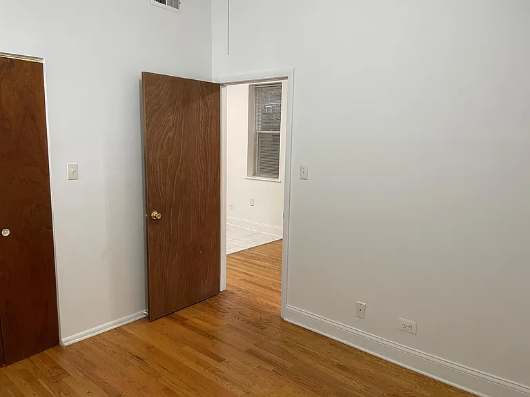 1620 W Beach Ave #R — Photo 7