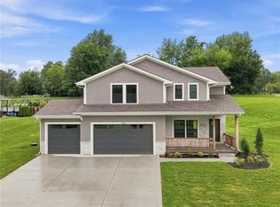 13522 Oakridge Dr, Kearney, MO 64060