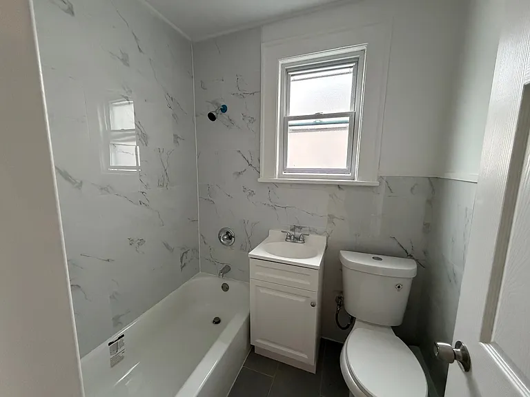 84 Magnolia St #2R — Photo 4