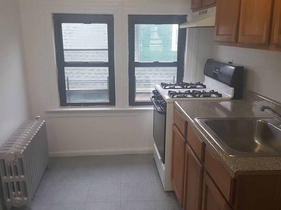 2nd image of 330 16th St