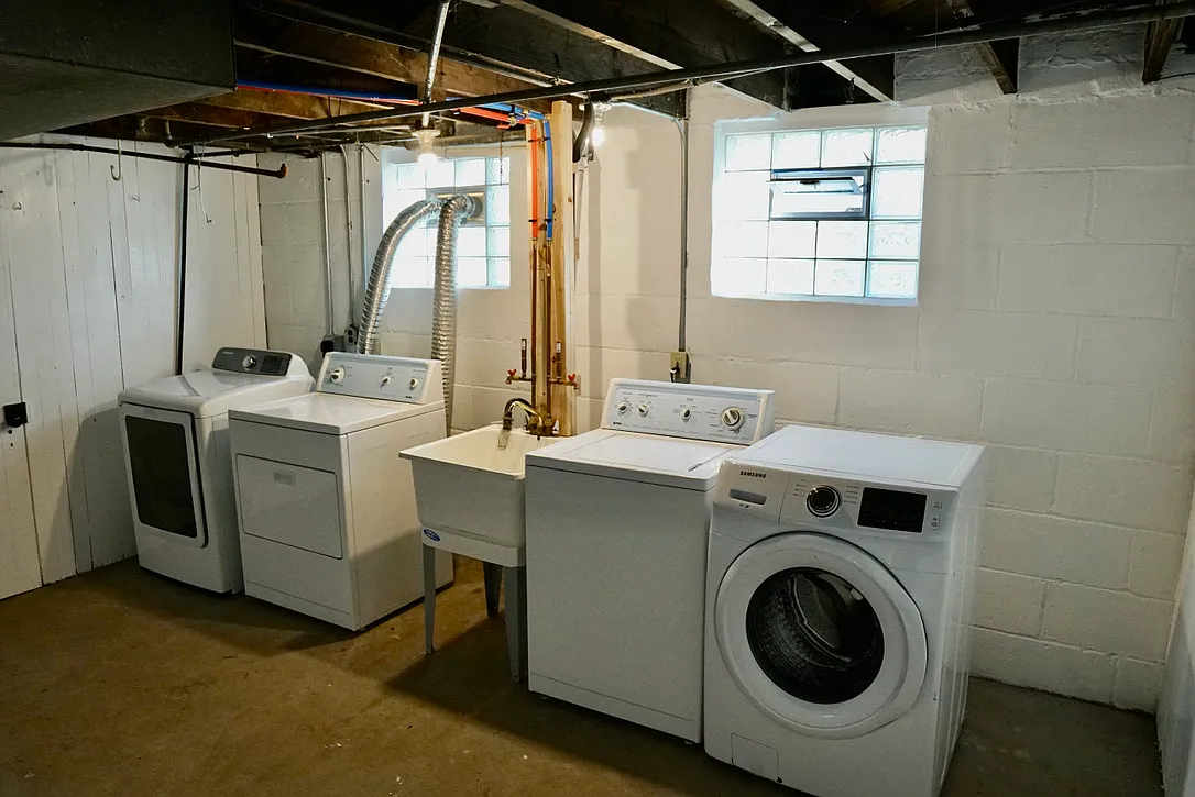 2 bed, 1000 sqft, $995 — Photo 3