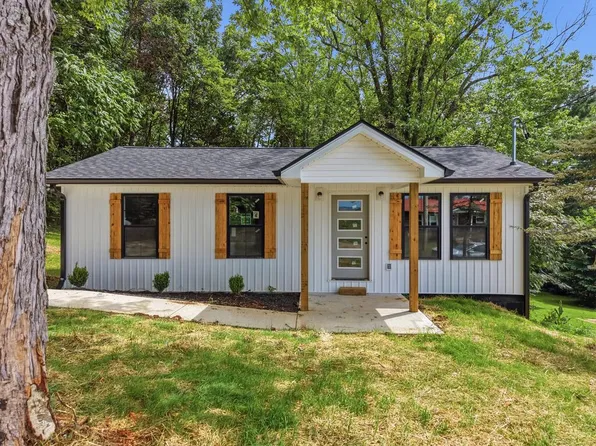 815 Water St, Livingston, TN 38570