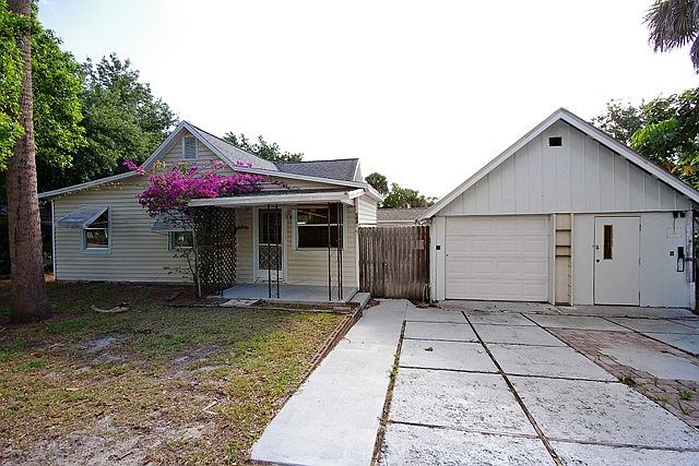 1st image of 1044 Louisiana Ave