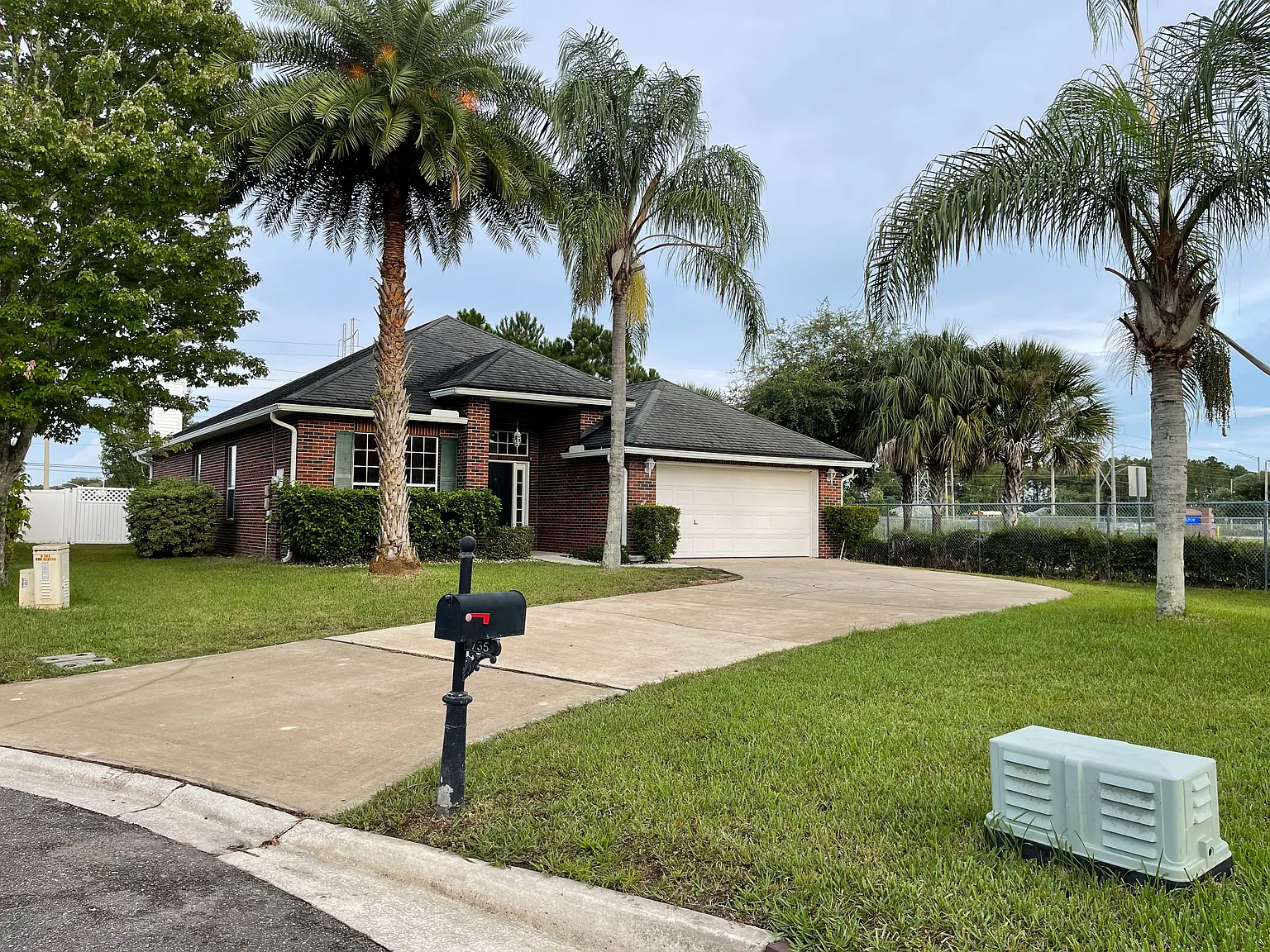 4 bed, 2049 sqft, $2,300 — Photo 1