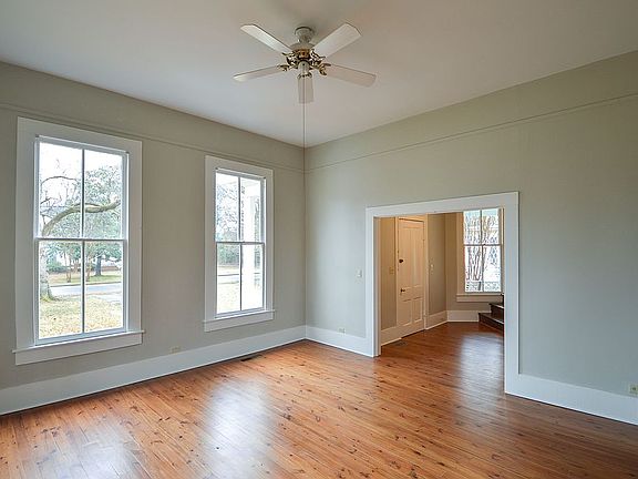 5th image of 518 Greensboro St