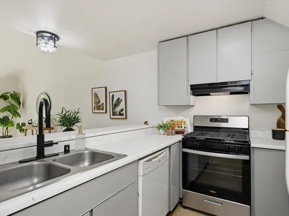 7681 Camino Colegio, Rohnert Park, CA 94928
