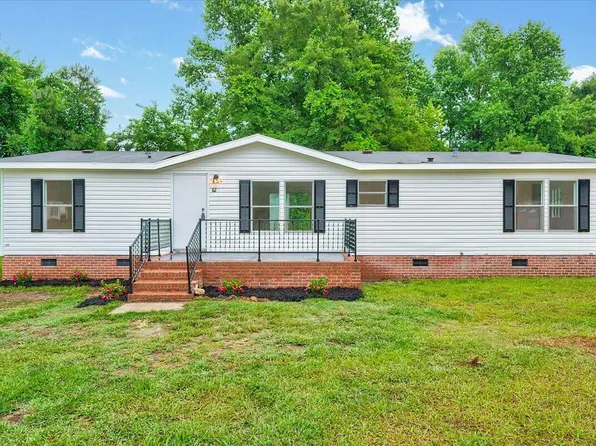 62 Turf Dr, Parkton, NC 28371