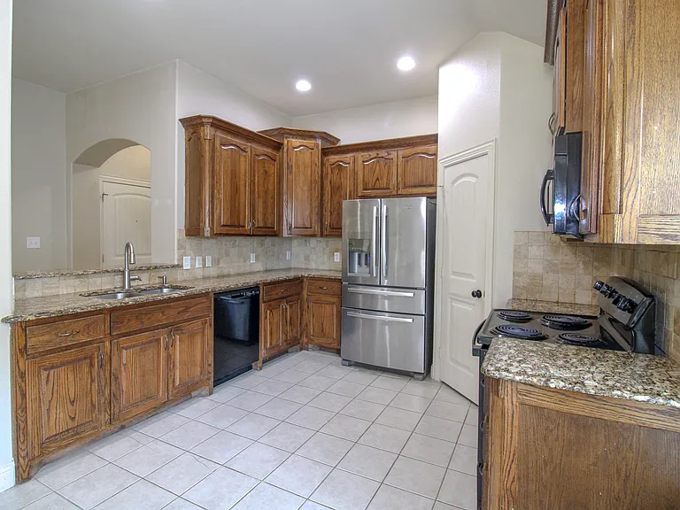 215 Wooded Creek Ave — Photo 21