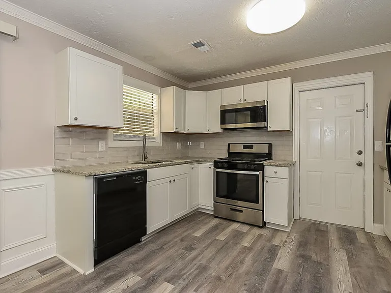 885 Trace Cir NE — Photo 9