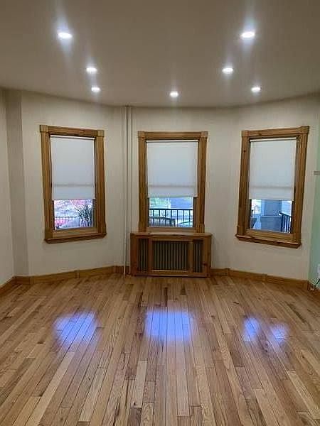 1st image of 384 Victory Blvd