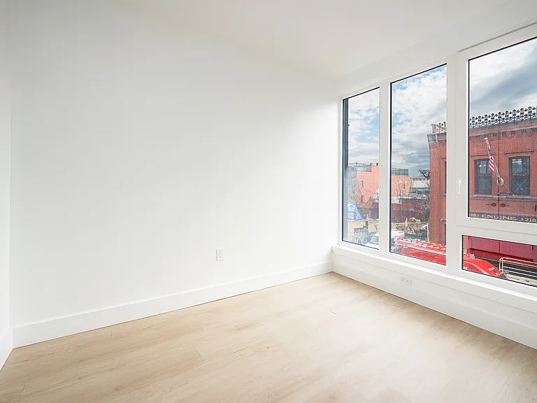 649 Hart St #2L — Photo 8