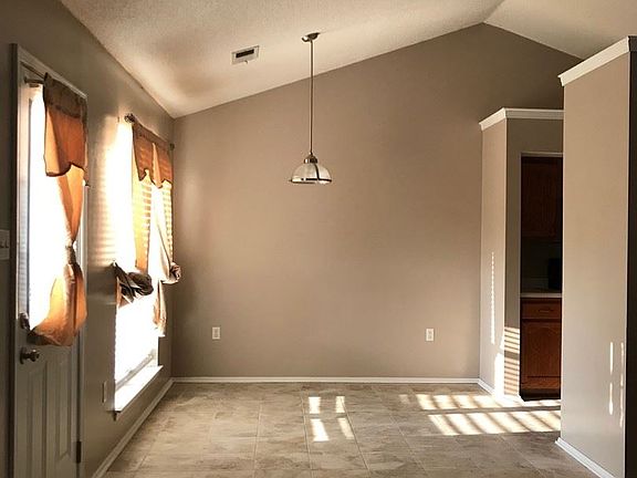 4th image of 6351 Oak Run Dr W