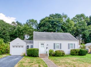 240 Greystone Rd, Bridgeport, CT 06610