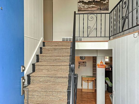 5th image of 1117 E Pitkin St