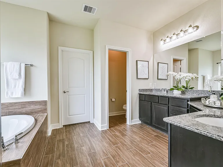 12617 White Cove Dr — Photo 37