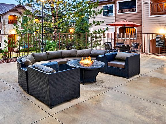 Outdoor fir pit with seating