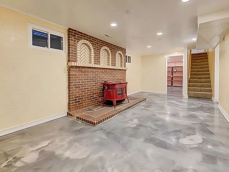 34 N Garland Ave — Photo 15