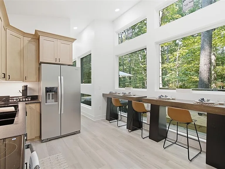 3203 Navajo Cir — Photo 17