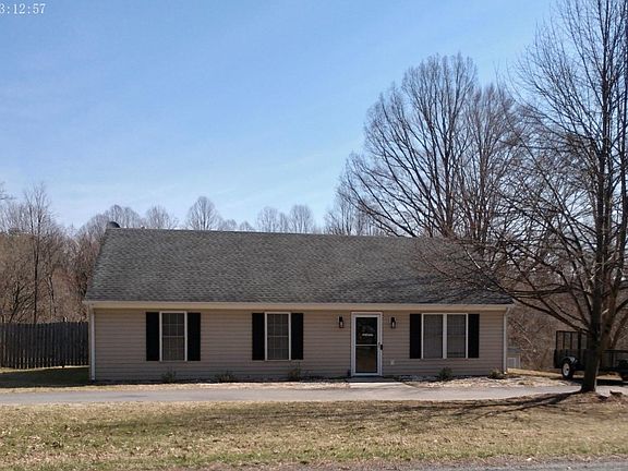 3rd image of 305 Lakeview Dr