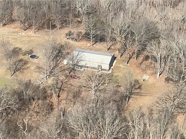 61 Desha Dr, Pineville, MO 64856