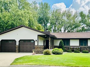 704 16th Ave NE, Waseca, MN 56093