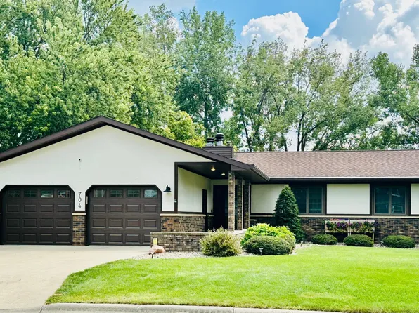 704 16th Ave NE, Waseca, MN 56093