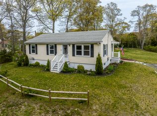 12 Roberta Ave, Pocasset, MA 02559