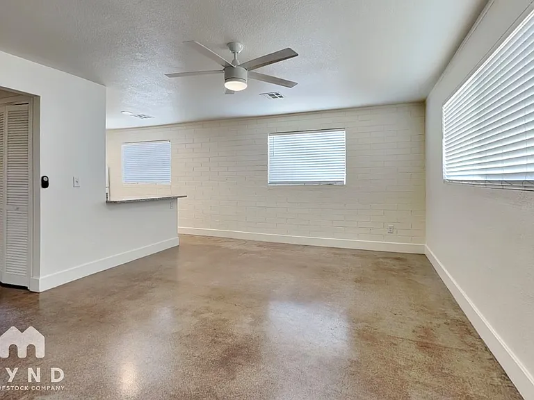4830 E Willetta St #8 — Photo 2