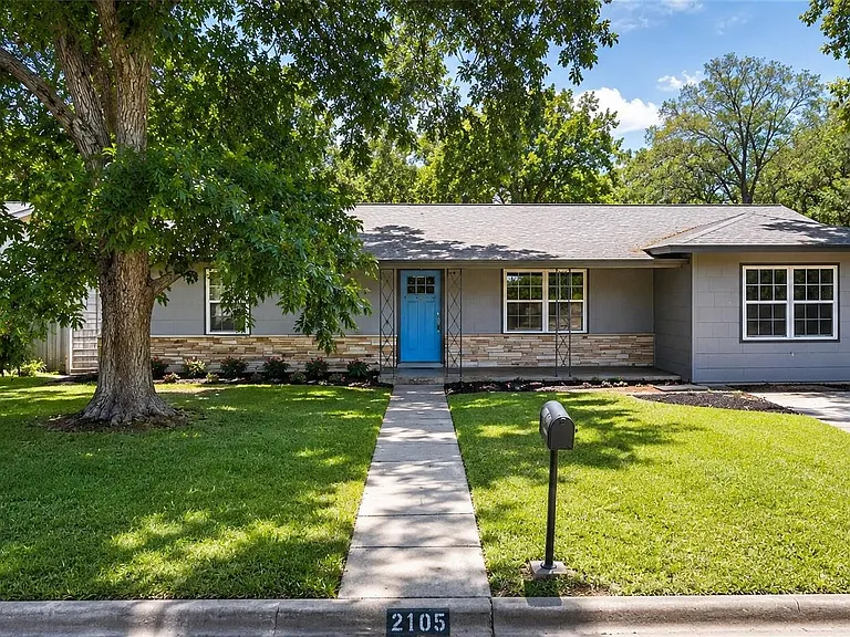 2105 Fortview Rd — Photo 1