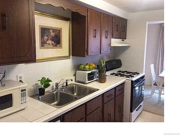 4th image of 132 Harrogate Sq APT E