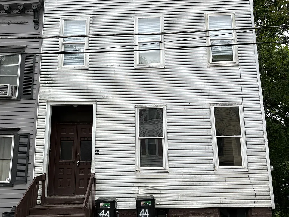 44 Osborne St #1