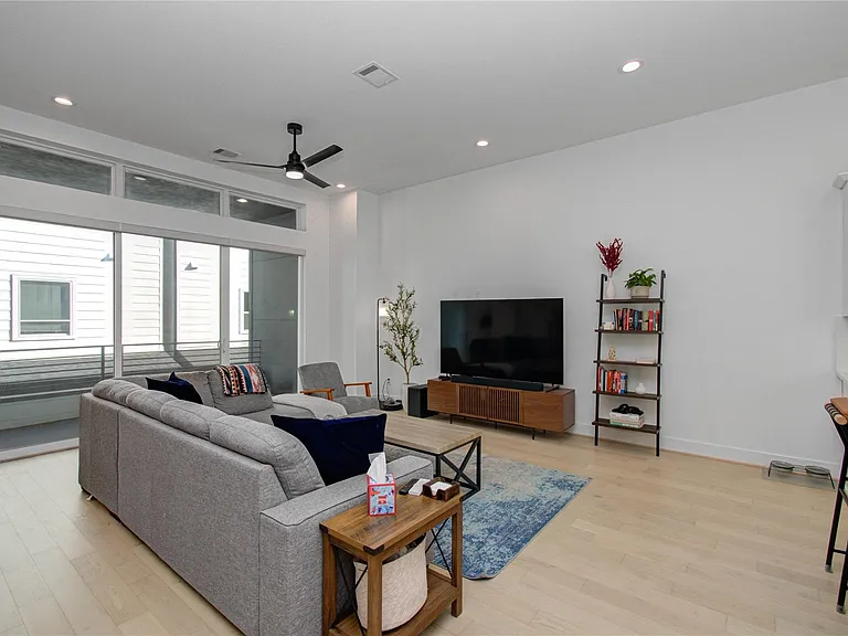 3032 Lamar St — Photo 13