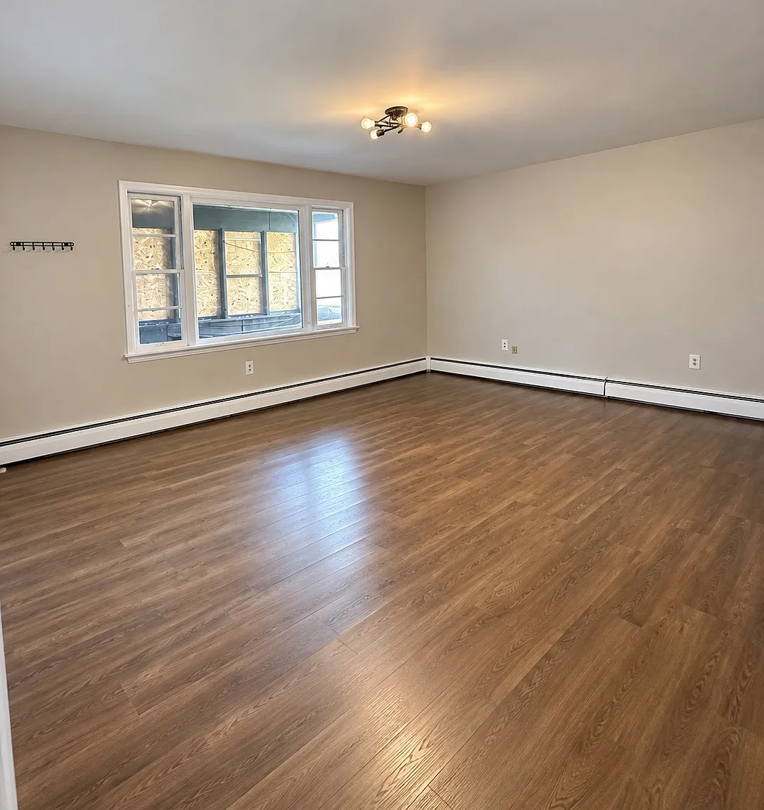 3 bed, 1100 sqft, $1,350 — Photo 2
