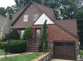 1147 Edgewood Ln, Fort Lee, NJ 07024