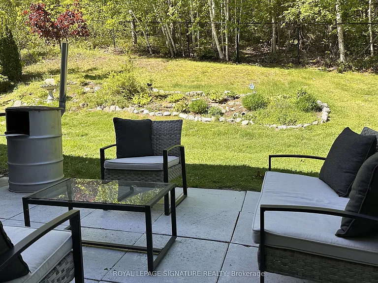 602 Gibney Cres — Photo 18