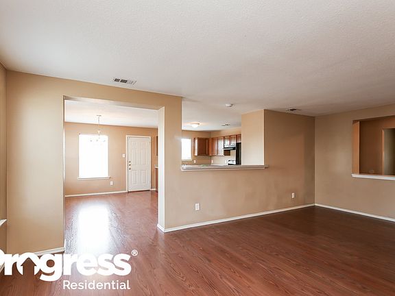 3rd image of 2064 Silverado Dr